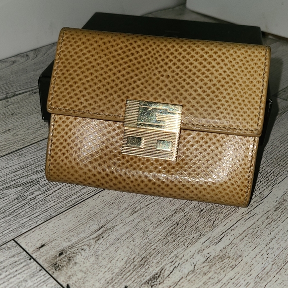 Authentic Gucci Snakeskin Python Wallet Card Holder Gold Yellow Beidge With Box - Picture 3 of 9